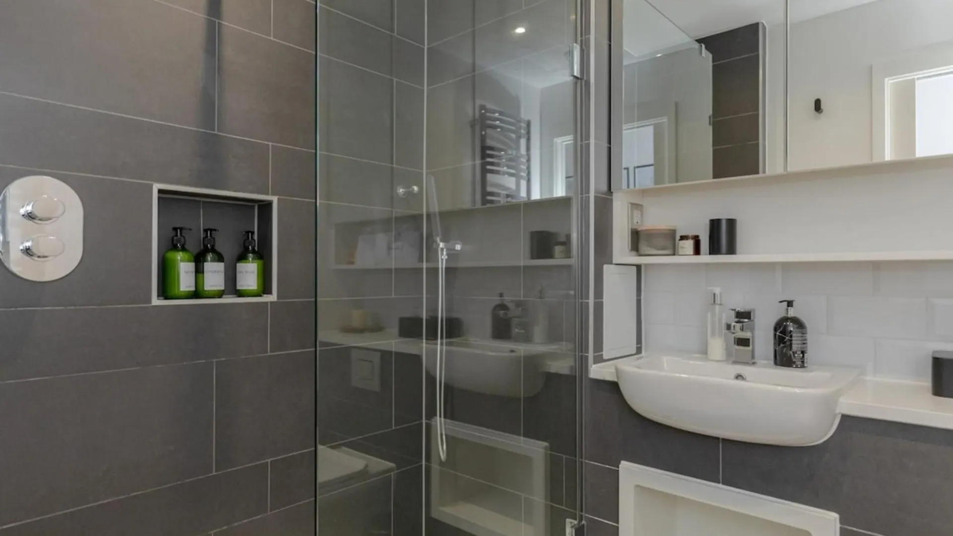 Elegant & Serene 2Bd Flat Wroof Terrace Hoxton! London