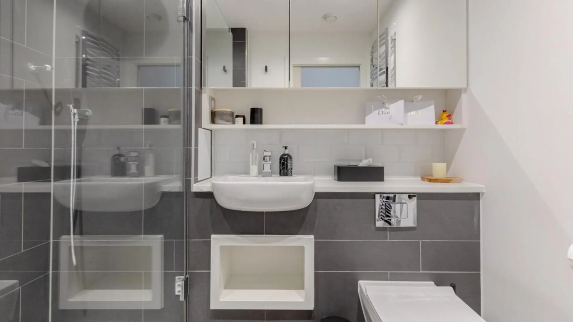 Elegant & Serene 2Bd Flat Wroof Terrace Hoxton! London