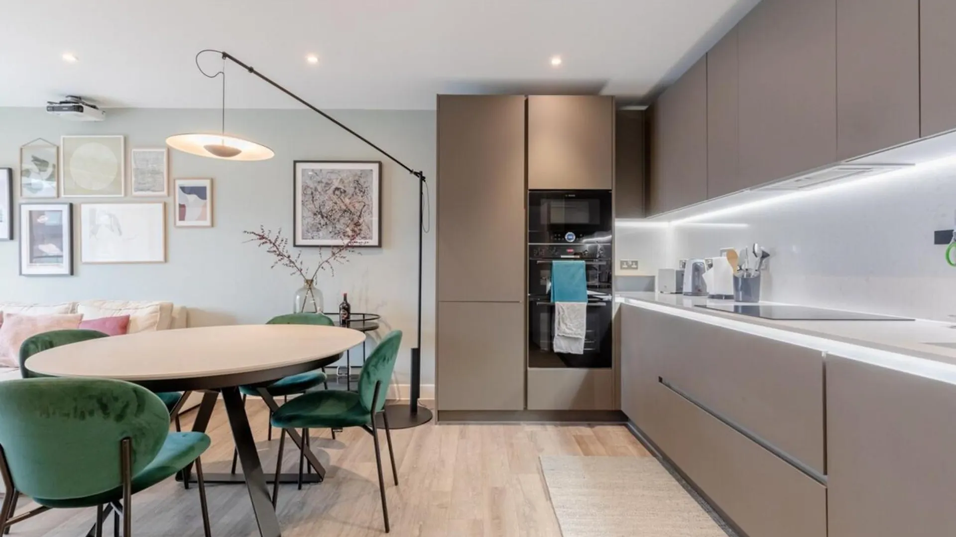Elegant & Serene 2Bd Flat Wroof Terrace Hoxton! London Apartment